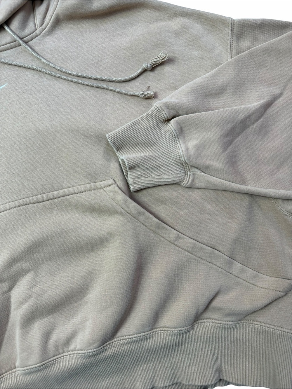 Nike Center Swoosh Phoenix Fleece oversized Beige cropped Women’s medium hoodie - Picture 3 of 7